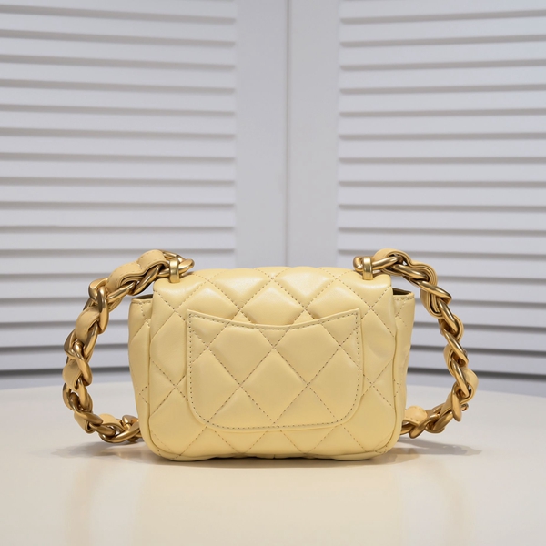 シャネルバッグ側面デザイン